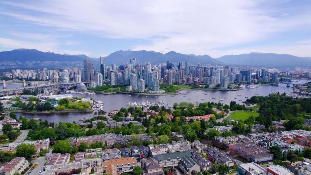 Apartamento Billion Dollar Views In A Beautiful Fairview Slopes Heritage House Vancouver Exterior foto